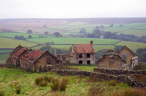 North Yorkshire Moors, English Moors, Visit York, England Countryside, Bronte Sisters, Wales Travel, North York Moors, Landscape Concept, Interesting Buildings