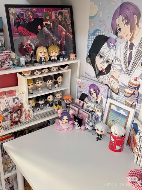 Anime Dresser Diy, Anime Decorated Room, Anime Figure Shelf, Otaku Aesthetic, Otaku Room, Desk Inspo, Anime Room, Desk Shelves, Anime Figures