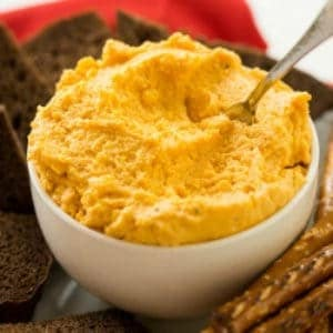 Beer Cheese Spread Recipe, Kidney Bean Hummus, Beer Cheese Spread, German Beer Cheese, German Appetizers, German Cheese, Pub Cheese, Cheese Spread Recipes, Bean Hummus