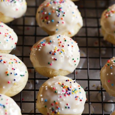 Italian Ricotta Cookies Ricotta Cheesecake Recipes, Sicilian Cookies, Italian Ricotta Cheesecake, Knot Cookies, Italian Ricotta Cookies, Cookies Italian, Cookies With Cream Cheese Frosting, Meltaway Cookies, Cookies With Cream Cheese