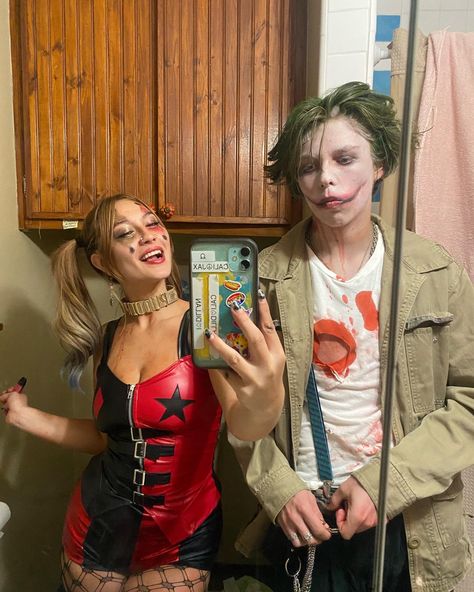 Superhero Costume Couple, Harly Quinn And Joker Halloween Costumes, Scary Duo Costumes, Harley Quinn And The Joker Costume, Joker And Harley Quinn Halloween Costume, Harley And Joker Costume, Joker Harley Quinn Costume, Harley Quinn And Joker Costume Couple, Harley Quinn Joker Costume