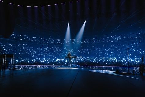 Concert Crowd From Stage, Back Stage Aesthetic, Concert Stage Aesthetic, Stage Design Concert, Singer Songwriter Aesthetic, Stage Aesthetic, Future Concert, Singer Dr, Concert Crowd