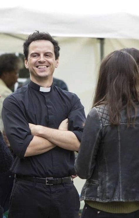 Fleabag Priest, Priest Fleabag, Jim Moriarty, Andrew Scott, Normal People, Andrew Garfield, Irish Men, Man Crush, Pretty Men