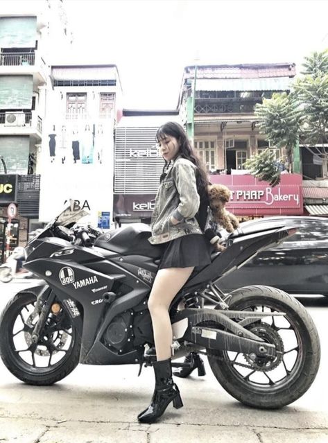 Xe Ducati, Moto Girl, Biker Photoshoot, Female Biker, Biker Aesthetic, Motorcycle Aesthetic, Bike Photography, Motorbike Girl, Bike Girl