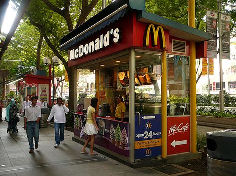 McDonald's kiosk on Orchard Road in Singapore | BevsSingFlin… | Flickr Container Coffee Shop, Street Food Design, Food Stall Design, Juice Bar Design, Container Restaurant, Mcdonald's Restaurant, Food Kiosk, Food Park, Food Truck Business