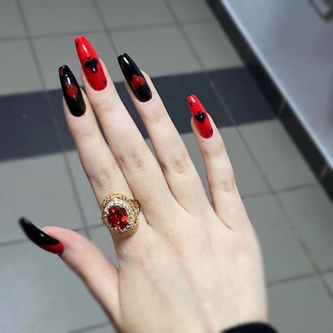 Alt Nails Red And Black, Punk Nail Designs, Red Nails Inspiration, Nail Inspo Nail Art, Cut Dog Nails, Vegas Nails, Summer Nail Polish, Art Designs Ideas, Black Acrylic Nails