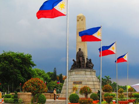 Jose Rizal Monument, Rizal Monument, Deep Wallpaper, Anger Art, Rizal Park, Jose Rizal, Manila Philippines, Philippines Culture, House Plans With Pictures