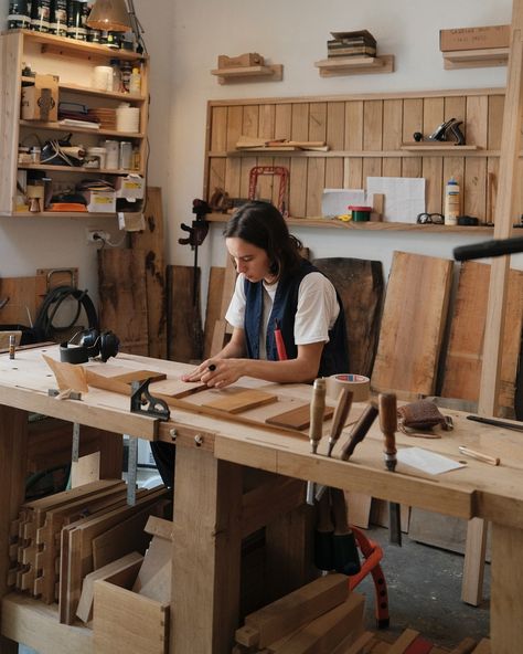 Teresa preparing a set of samples with @rubiomonocoat @ateliermateus #marcenaria #woodworking #workbench #rubiomonocoat #atelier #lisboa Wood Carving Workshop, Wood Working Aesthetic, Woodwork Aesthetic, Female Woodworker, Woodworking Aesthetic, Tool Cupboard, Woodshop Plans, Leathercraft Workshop, Woodworking Space