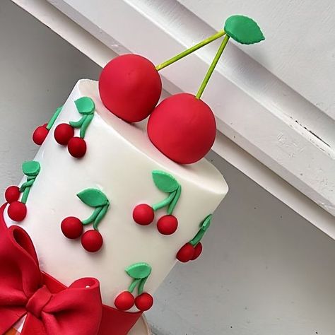 Cakes By Isaa on Instagram: "My Favorite Where The Cherry Cakepops 😍😍 Or Maybe the Oreos 🥹🍒❤️ • • • • • • #cherrycake #cherrybirthday #cherrytheme" Cherry Birthday Party Theme, Cherry Cake Design, Cherry Birthday Cake, Cherry Cakes, Cherry Birthday, Cherry Party, Cake Cherry, Cherry Cookies, Bow Cakes