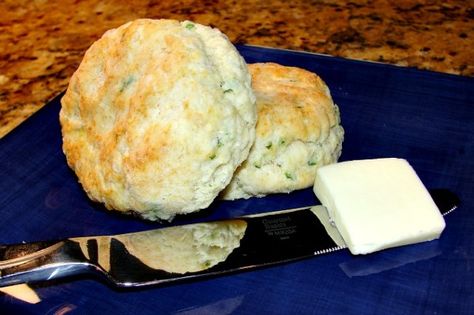 Bob Evans Biscuits, Bob Evans Biscuit Recipe, Bob Evans Recipes, Buttermilk Biscuits Recipe, Blueberry Breakfast Cake, Bob Evans, Biscuits Recipe, Sausage Gravy, Buttermilk Biscuits