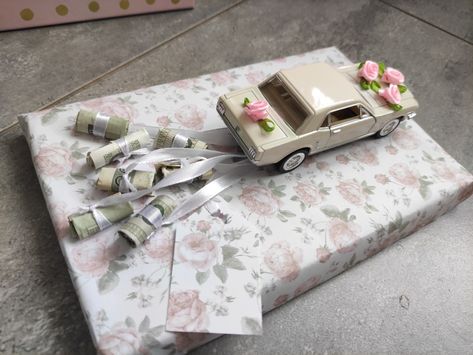 Toy Car Wedding Gift, Wedding Gift Idea Money, Wedding Gift Toy Car Money, Wedding Gift Cash Ideas, Money Gifts Wedding, Wedding Gift Money Creative, Creative Ways To Give Money For Wedding, Wedding Shower Money Gift Ideas, Cash Wedding Gift Ideas