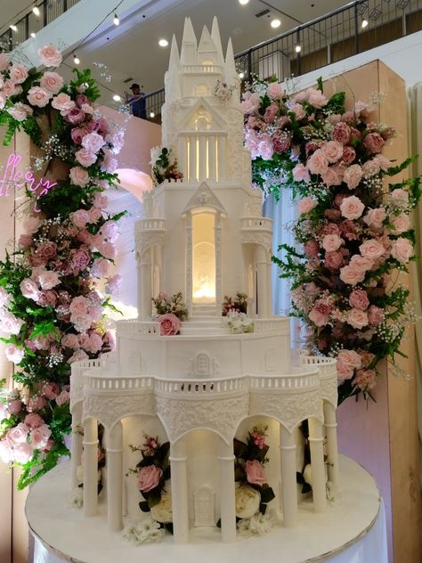 Castle Wedding Cakes, Disney Castle Wedding Cake, Wedding Cake Castle, Staircase Wedding Cake, Huge Wedding Cakes, Fountain Wedding Cakes, Castle Wedding Cake, Fairy Tale Wedding Cake, Castle Cakes