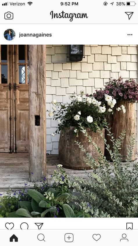 Front Porch Ideas Curb Appeal, Farmhouse Garden, Front Porch Decorating, Cool Ideas, Country Farmhouse Decor, Joanna Gaines, Garden Cottage, French Country Decorating, Porch Patio