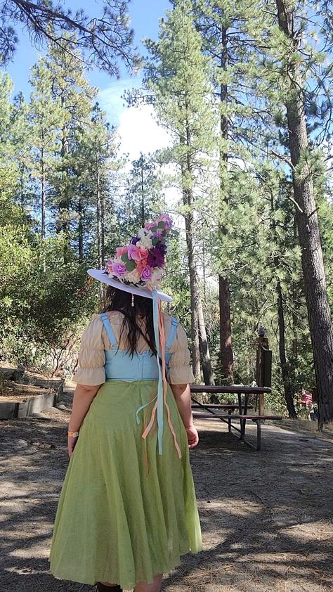 Cottage Core Ren Faire, Cottage Core Witch Costume, Ren Faire Hat, Mushroom Renn Faire, Fairy Flower Hat Diy, Ren Fair Mushroom Outfit, Renfaire Costume Mushroom, Flower Witch Hat, Ren Faire Flower Fairy