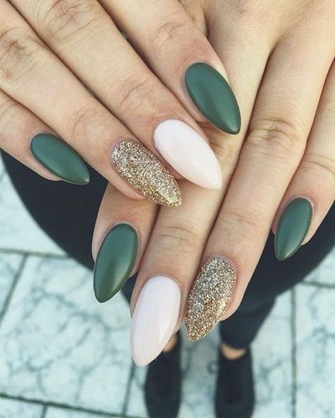 Winter Nails Gel, Winter Nail Polish, Nail Shades, Emerald Nails, Fall Nail Polish, Nail Polish Colors Fall, Manicure Colors, Green Nail Designs, Fall Acrylic Nails