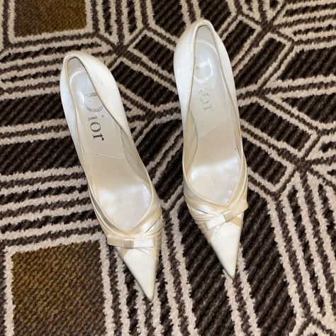 Vintage Dior off white bow satin heels in size 39.5 coming in our next drop🦢🦢 #vintageheels #vintagemules #weddingshoes #weddingshopping #whiteshoes #vintagechanel #vintagedior Bridal Shoes Vintage, Vintage Heels, Satin Heels, White Heels, Something Old, White Bow, Vintage Chanel, Vintage Shoes, White Shoes