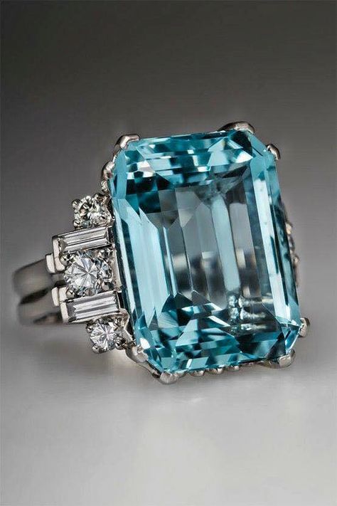 Aquamarine Ring Vintage, Bijoux Art Deco, Aquamarine Jewelry, March Birthstone, Aquamarine Rings, Deco Jewelry, Bling Rings, Beauty Ideas, Gorgeous Jewelry