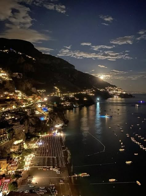 Positano Foreign Aesthetic, Sight Seeing, Sky Pictures, Night Scenery, Pretty Landscapes, Night Aesthetic, City Aesthetic, Travel Inspo, Pretty Places