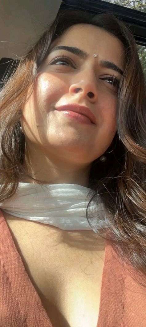 Ashika Ranganath Hot Images, Aashika Ranganath, Ashika Ranganath, Oily Face, Vidya Balan, Money Images, White Saree, Desi Girl, Hot Lips