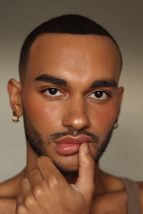 Men Wearing Makeup Aesthetic, Natural Male Makeup, Male Gaze Makeup, Male Makeup Natural, Male Model Makeup, Masculine Makeup Looks, Men’s Makeup, Male Makeup Looks, Makeup Scrapbook