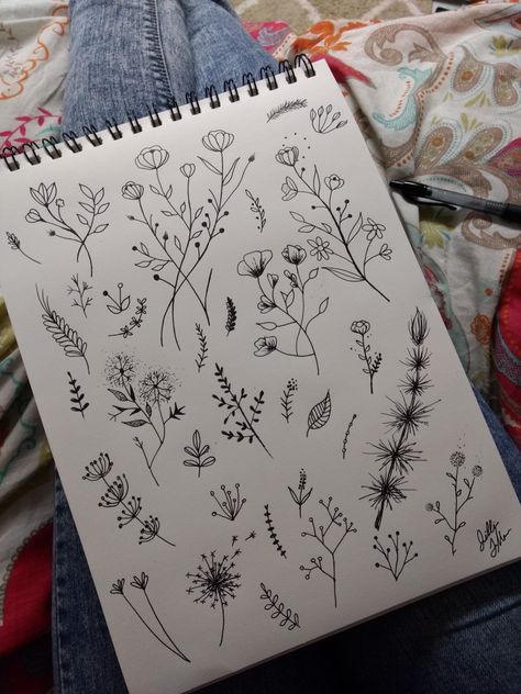 Botanicals Floral Pen Drawing, Botanical Doodles Flower, Flower Pen Doodles, Plants Drawing Doodles, Floral Filler Tattoo, Botanical Doodles, Doodles Sketches, Drawing Doodles, Hamsa Tattoo