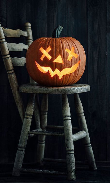 Awesome Pumpkin Carvings, Unique Pumpkin Carving Ideas, Cute Pumpkin Carving, Dekorasi Halloween, Pumkin Carving, Halloween Pumpkin Carving Stencils, Creative Pumpkin Carving, Amazing Pumpkin Carving, Pumpkin Carving Stencils