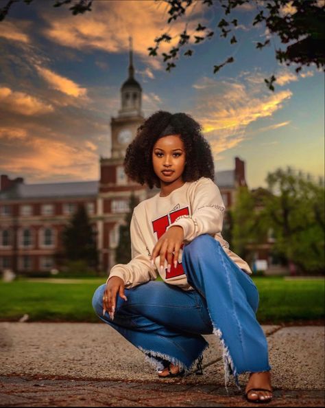 Black Women Graduation Pictures, Hbcu Graduation Pictures, College Grad Pictures, Nursing Graduation Pictures, Senior Photoshoot Poses, College Graduation Pictures Poses, College Graduation Photoshoot, Grad Photography, College Graduation Photos