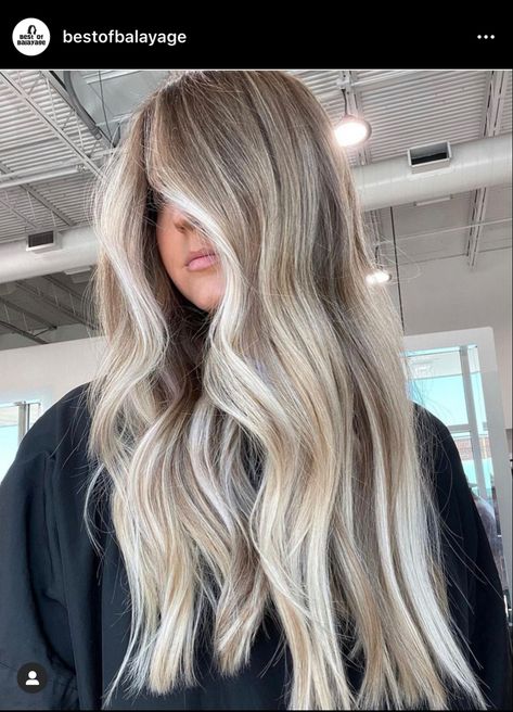 Dimensional Blonde Root Melt, Chunky Dimensional Blonde, Bright Creamy Blonde Balayage, Blended Blonde Roots, Ashy Blonde Hair With Money Piece, Shadow Root Blonde Highlights, Lowlights With Money Piece, Ash Blonde With Money Piece, Blonde Grey Blending