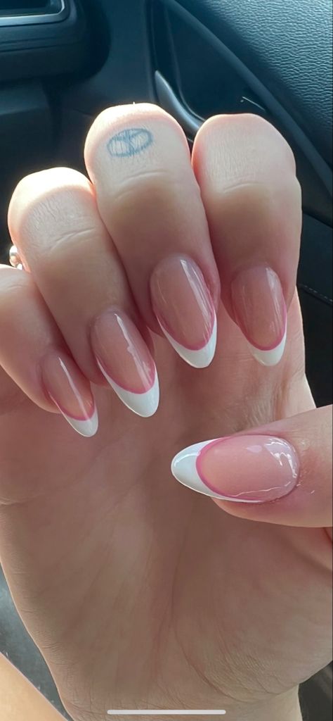 French tip nails
Nails
Dainty
Soft nails
Simple nail design Rounded Acrylic Nails, Nails Yellow, Simple Gel Nails, Girly Acrylic Nails, Casual Nails, Soft Nails, Round Nails, White Nail, Short Acrylic Nails Designs