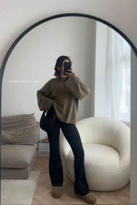 Sunzel Flare Leggings, Crossover Yoga Pants with Tummy Control, High-Waisted and Wide Leg Winter Outfits 2033, Yoga Pants Outfit Work, Comfy Streetwear Outfits, Legging Outfits Winter, Wide Leg Leggings Outfit, Cozy Winter Fits, Comfy Fall Fits, Mid Season Outfit, Winter Lounge Outfit