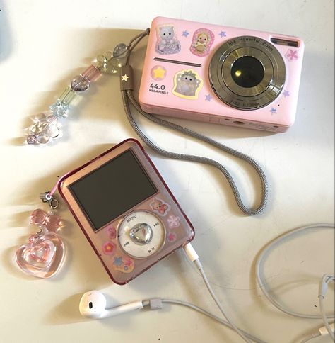 Decorating Camera With Stickers, Camera Decor Ideas, Pink Digital Camera Aesthetic, Digital Camera With Stickers, Camera Decorations Sticker, Digital Camera Aesthetic Decorated, Digital Camera Decorations, Ipod Y2k, Digital Camera Stickers