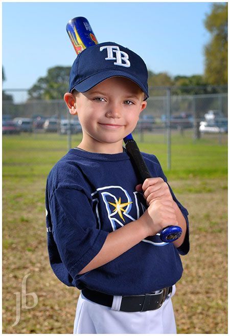 Baseball Team Pictures, Youth Sports Photography, Softball Pictures Poses, Softball Photography, Softball Photos, Baseball Photography, Little League Baseball, Sport Portraits, Softball Pictures