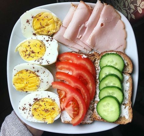 Healthy Protein Breakfast, Healthy Breakfast Sandwich, Healthy Breakfast Bowls, Quick Healthy Breakfast, Healthy Breakfast Smoothies, Anti Aging Food, Healthy Food Motivation, Healthy Lifestyle Food, Idee Pasto Sano