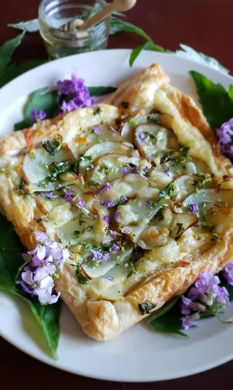 Wild Mustard Tart w/ Potato & Gruyere Cheese (drizzled with Coastal Mugwort Honey) – Gather Victoria Wild Mustard, Kitchen Witch Recipes, Fairy Food, White Asparagus, Gruyere Cheese, Honey Recipes, Wild Food, Eating Raw, Quick Dinner