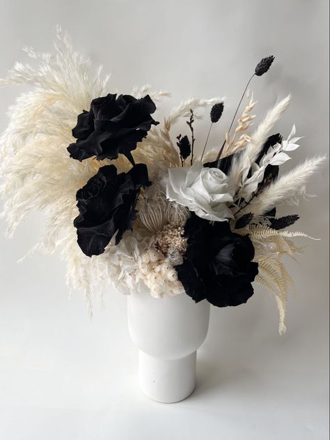 Black Fake Flower Arrangements, Black Halloween Flower Arrangements, Black And Beige Flowers, Black Rose Flower Arrangements, Halloween Dried Flower Arrangements, Halloween Floral Design, Black And White Dried Flower Arrangement, Black And Gold Floral Arrangements, Black Flower Decor