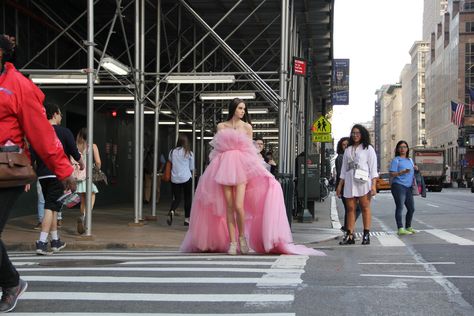 Glam Editorial, Tulle Photoshoot, Fluffy Dresses, Poofy Dresses, Street Photoshoot, Fashion 23, Big Dress, Mood Bored, Poofy Dress