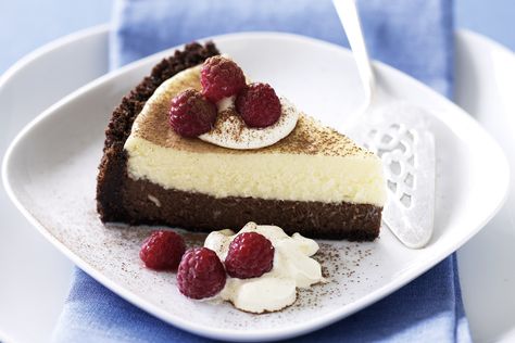 For a mouth-watering twist on an old favourite try our Double-decker cheesecake. Amazing Christmas Desserts, Dark Chocolate Cheesecake, Green Cake, Delicious Deserts, Cheesecake Recipe, Chocolate Drinks, Pastry Cake, Chocolate Cheesecake, Ice Cream Cake