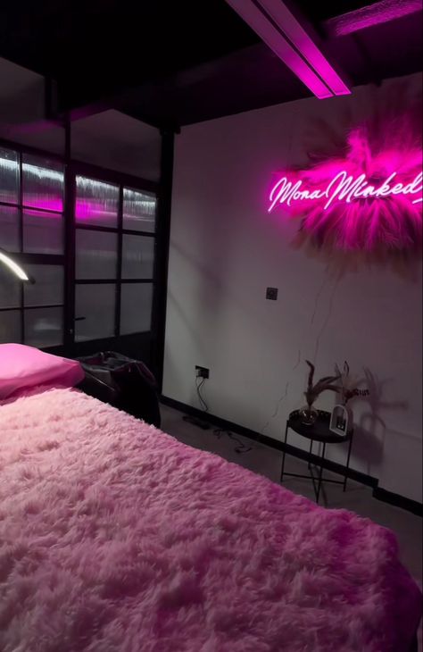 Lash Booth Ideas, Pink And Black Esthetician Room, Pink Lash Room Ideas, Lash Room Aesthetic Black, Lashroomdecor Ideas, Lash Room Inspo Black, Hair And Lash Studio, Pink And Black Beauty Salon, Lash Room Pink