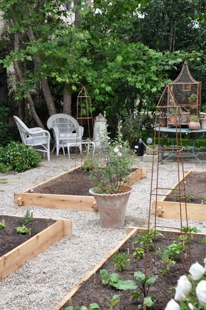 Small Garden Enclosure Ideas, French Potager Garden Design, French Garden Layout, French Herb Garden, French Garden Backyard, Potager Garden Layout, French Vegetable Garden, French Potager Garden, French Garden Ideas