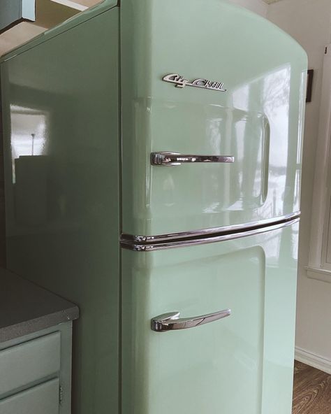 Old Fashioned Fridge, Old Fashioned Refrigerator, Vintage Fridge In Kitchen, 1950 Fridge, European Fridge, 60s Fridge, 80s Fridge, 70s Fridge, Pastel Fridge