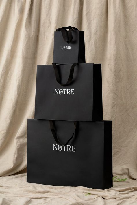 Clean Product Packaging Design Example Luxury Paper Bag Packaging, Current Graphic Design Trends, Small Business Ideas Products, Luxury Box Design, Wentworth Woodhouse, Luxury Paper Bag, Paper Carrier Bags, Black Kraft Paper, Retail Bag