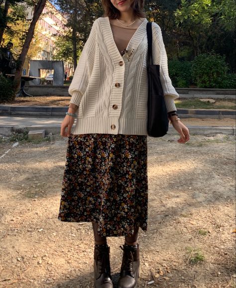 Japanese Teacher Outfits, Rural Outfit, Vintage Cardigan Outfit, Folklore Cardigan Outfit, Carrie Costume, Christian Outfits Modesty, Light Academia Outfit, Skirts Style, Japanese Travel