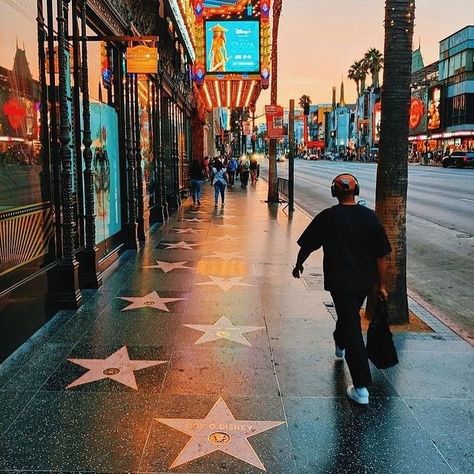 Tripsst! Los Angeles 🇺🇸 · Travel and Experiences on Instagram: "Part of the American dream, when it comes to L.A., is about fame and stardom 🌟 Hollywood, the world’s entertainment mecca, is a place everyone has thought about living 🎬 Start by being inspired while strolling on the Walk of Fame, where stars have, literally, been turned to that 🤩 -.-.-.- 📍  Walk of Fame, Hollywood, CA 🇺🇸 📷 @50etages 💙 Give our post a like, and enjoy the best of Los Angeles. 🌐 Don’t forget to follow us he Los Angeles Travel, The American Dream, Visit California, Los Angeles Usa, California Love, California Dreaming, The Walk, Hollywood Walk Of Fame, Walk Of Fame