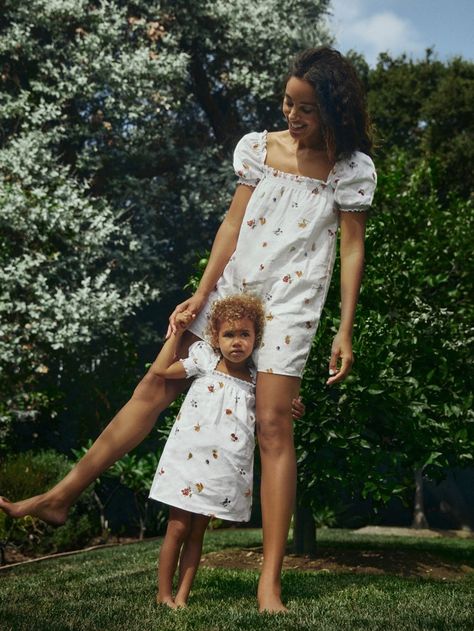 Reformation Mom Daughter Matching Dresses Shop | Fashion Gone Rogue Child Aesthetic, Baby Mommy, Mother Daughter Fashion, Smocked Mini Dress, Mother Daughter Outfits, Cute Floral Dresses, Mother Daughter Dress, Cottagecore Outfits, Dress With Puff Sleeves