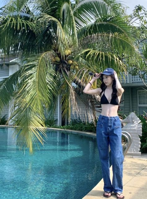 Korean Pool Outfit, Summer Beachy Outfits, Pool Outfit Ideas, Pool Outfit, Dip Hem Blouse, Pool Outfits, Beachy Outfits, Outfit Korean, Beach Pictures Poses