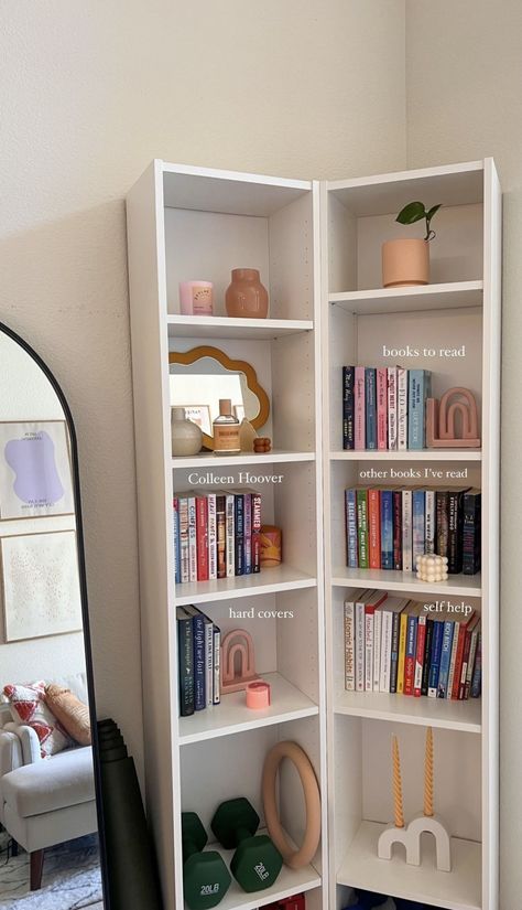 Bookshelf And Mirror Ideas, Bookshelf In Bedroom Aesthetic, Wall Shelves In Living Room, White Bookshelf Aesthetic, Room Organization Bedroom, Bookshelf Ideas, Bookshelf Inspiration, Bookshelves In Bedroom, Hacker Aesthetic