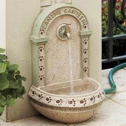 Diy Dog Fountain, Outdoor Dog Fountain, Outdoor Dog Water Fountain, Outdoor Dog Furniture, Diy Dog Run, Dog Fountain, Dog Kennel Designs, Dog Water Fountain, Dog Run