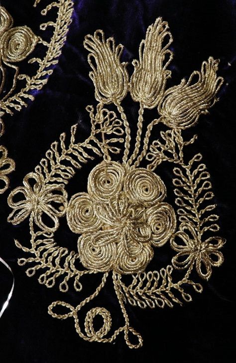 Thick Embroidery, Russian Embroidery, Embroidery Beaded, Textiles Techniques, Embroidery Hand, Yellow Silk, Embroidery Suits Design, Hand Embroidery Design Patterns, Gold Work