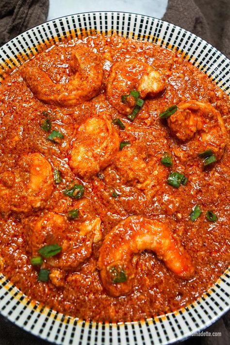 Singapore Chilli Prawns, Singapore Chili Prawns, Spicy Chinese Recipes, Spicy Prawn Recipes, Chilli Prawns Recipe, How To Cook Prawns, Continental Cuisine, Singapore Recipes, Singaporean Food