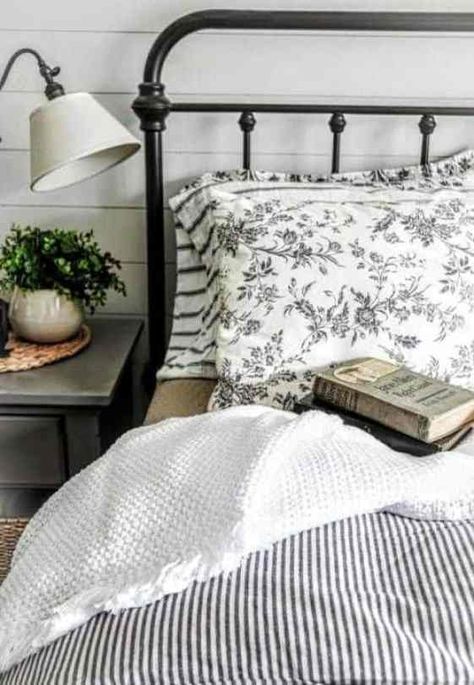 24 Cozy Farmhouse Bedroom Decor Ideas » Lady Decluttered City Cottage, Cozy Farmhouse Bedroom, Blackberry Bramble, Farmhouse Guest Bedroom, Modern Coastal Home, Farmhouse Bedroom Decor Ideas, Modern Farmhouse Bedroom, Cottage Bedroom, White Cottage